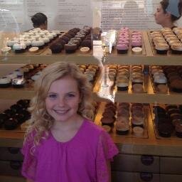 BenignSerenity's profile picture. Child of @VibrantSapphire and @ProtectiveSean. Their unofficial favourite. #MagicTrioOfBuddies.