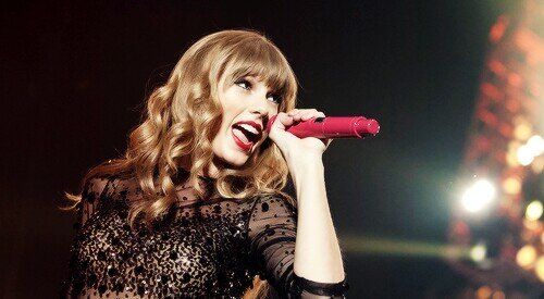 14 y/o ♣ . Citizen of Malaysia  . ♪ Bathroom singer ♬ . ✈ A girl who Chasing big dream of hug , walking together , eat , and do many things with Taylor Swift ♔