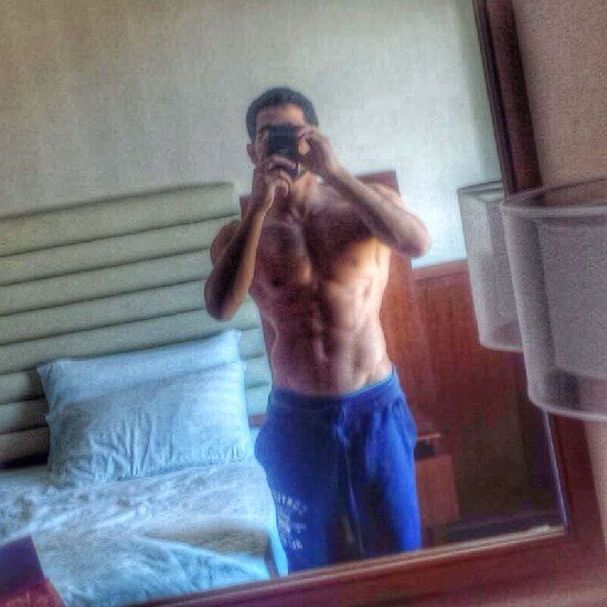 Born in 1990, foℓℓoω me ;), And mention for a follow back! #Instgram : Rashed_almuhairii