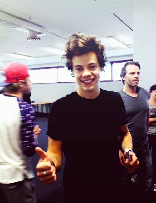 hiiii please follow @teenagenourries thank u