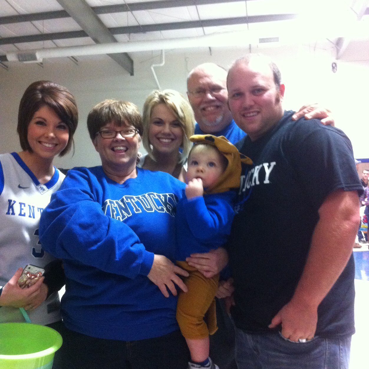 vicklhat's profile picture. 