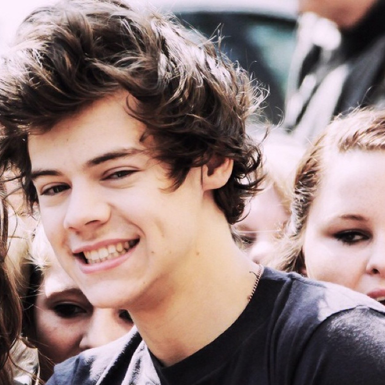 The boys who saved your life WILL follow you!!!! I love you FOLLOW @xKissMeHarryx ASK FOR A FOLLOW BACK