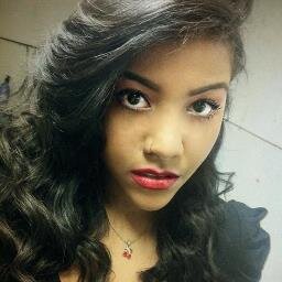 Meu nome é Nicolle, mas sou a JeLL-O pra vocês. K-Pop, J-Rock, Selena, Inês Brasil...