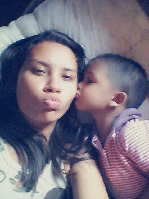 Ei sua ridicula ? mana oque tenho pra te falar é simples mais é verdadeiro , EU TE AMO CRLH ♥ sabe que falo isso pra poucos u.u e tu tem esse privilegio (h'