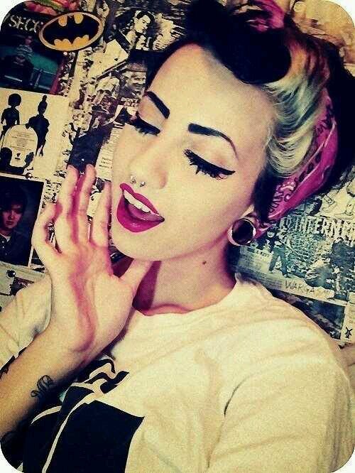 Saver of princesses, professional cat lover, eater of cupcakes. {lesbian | roleplay }