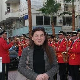 Ziraat Müh. Sosyolog,  Gülin in annesi