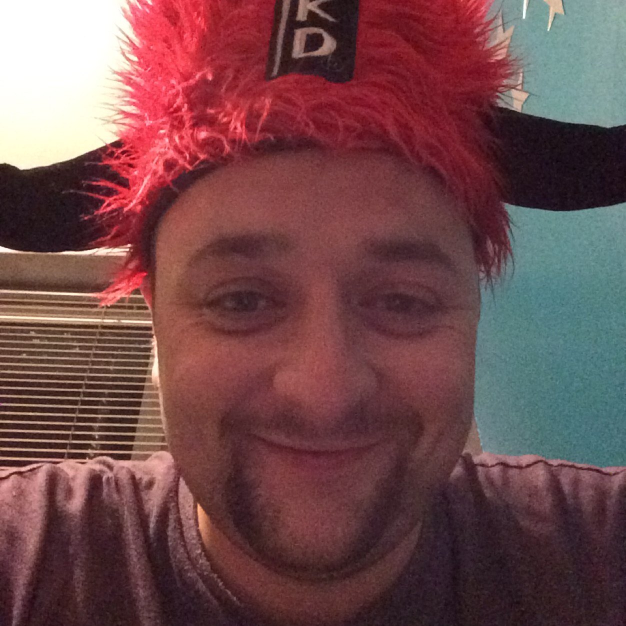 twstothard's profile picture. 