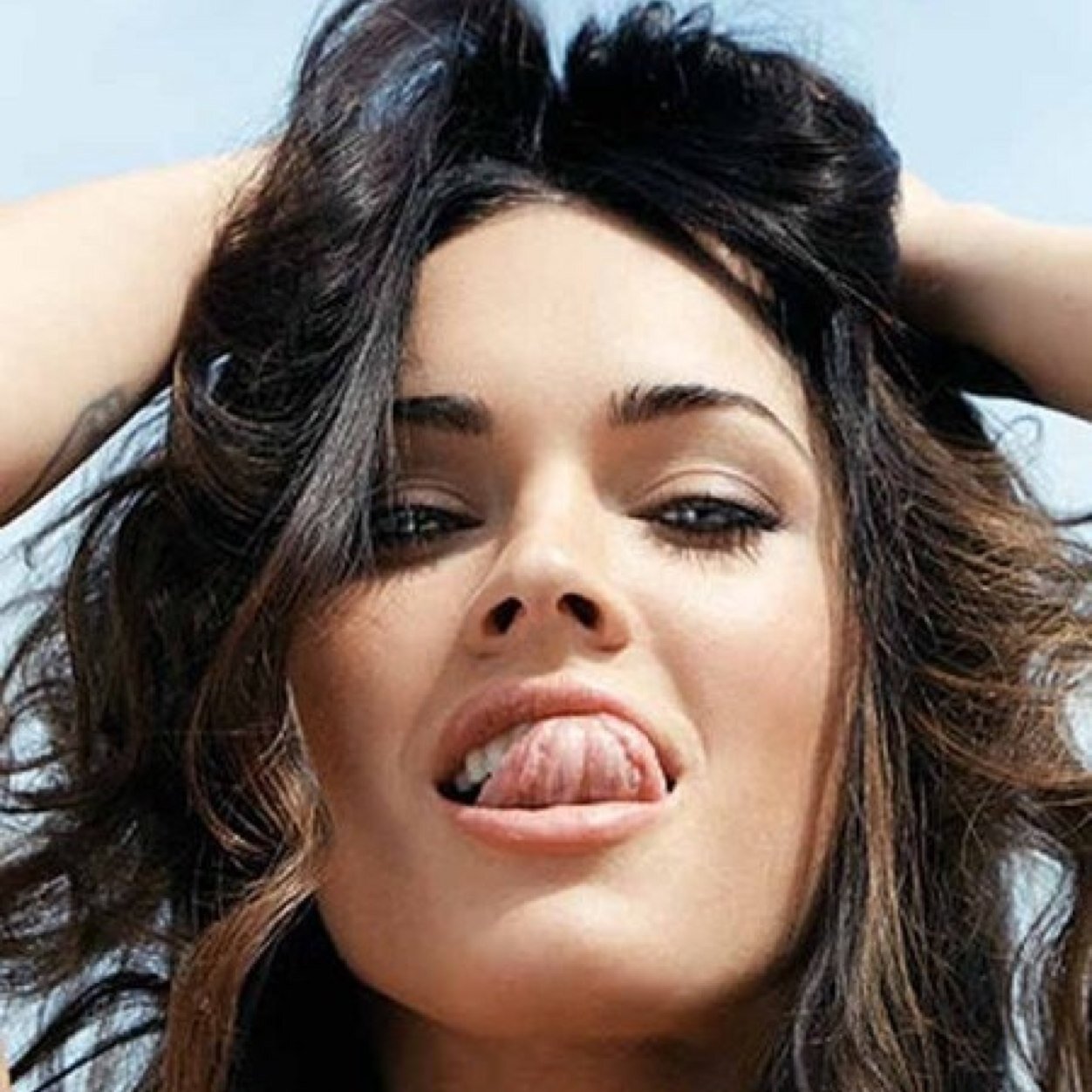 Megan fox....bisex profilo limit: @foxallgdrlimit