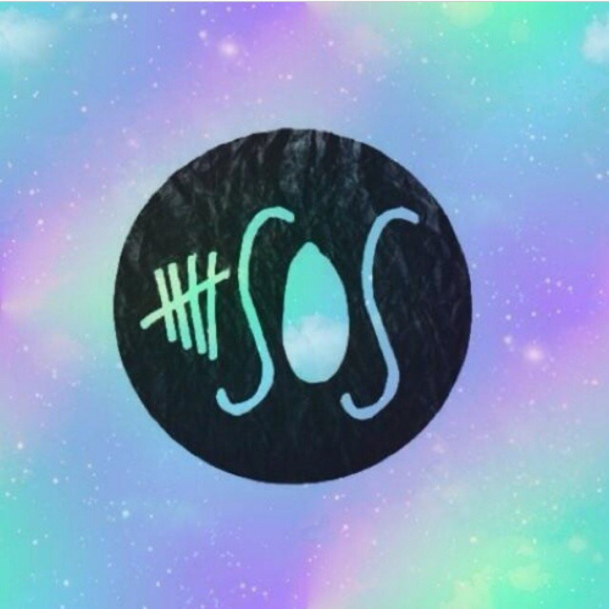 who knows ask @5SOS follow @naturallyluke ;)
