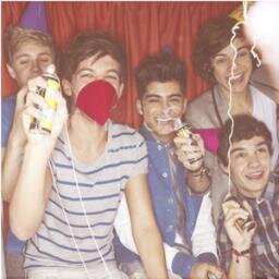 Giving the news, photos, game for fun, facts, etc about @onedirection | Enjoy with us !!