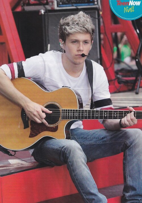 hi I am a huge directionor!!! follow me I follow back ps:one direction is my everything 3
