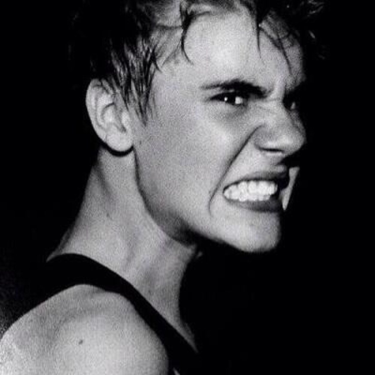 nadz_belieber's profile picture. Don't let the pants wear you,wear the pants. http://t.co/BcGtppwmkr