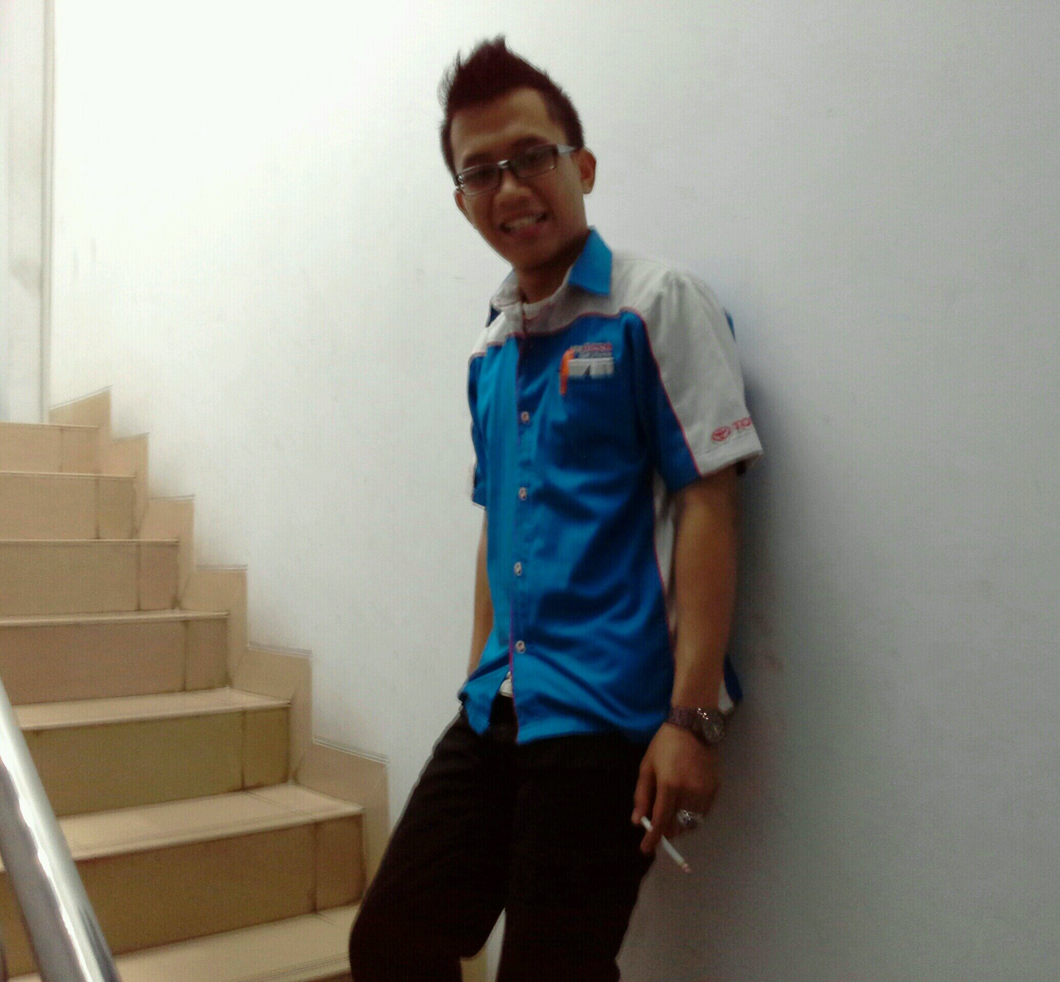 Rezavergoesen's profile picture. (Nothing to lose) & Keep Moving Forward