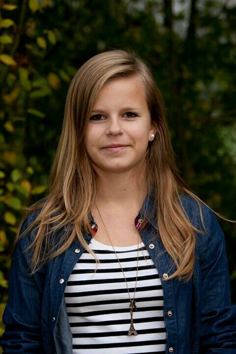love my friends | i'm single ;) | speel harp | woon in Zeeland | zit op school in Goes