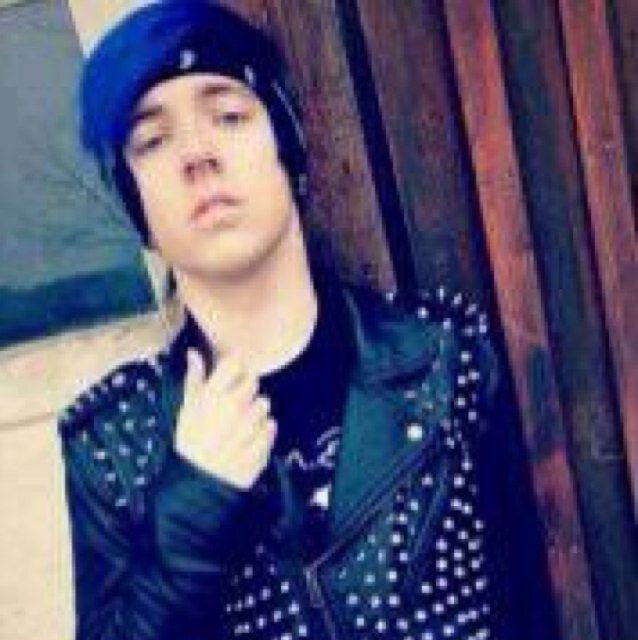 David The blueberry! Heh, my nick name is Blueberry! I'm gay, shy, and love cuddles \(•-•)/