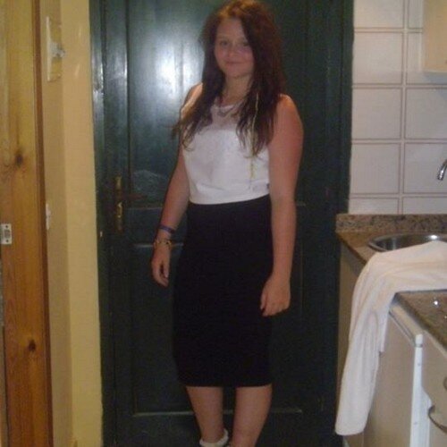 gymnast, 14, in love with Harry Styles, want things to happen but know they never will. Someone make me happy :)