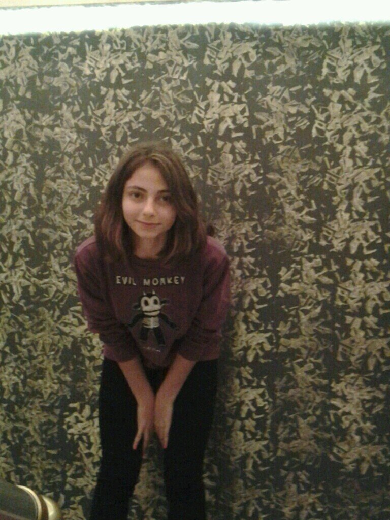 Çikolata delisi, Müzik bağımlısı, Kahve hastası, Sevecen :D ♥
