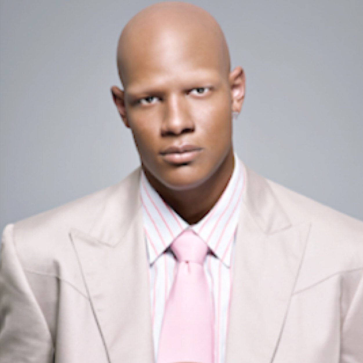 RealFOM's profile picture. 