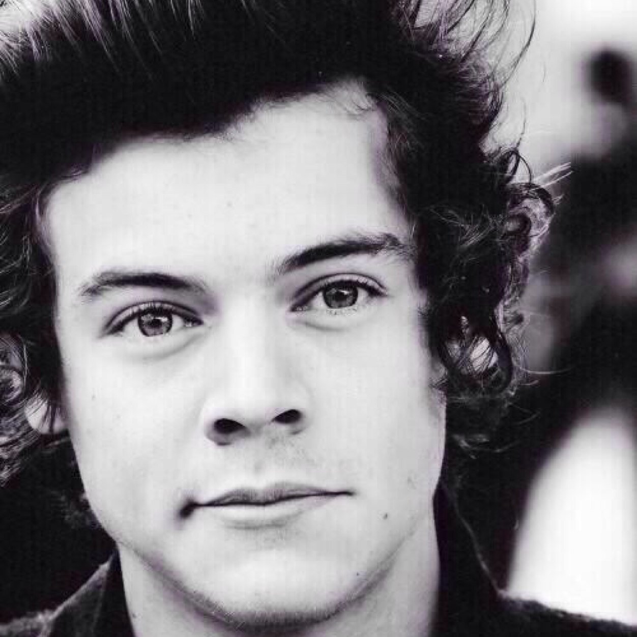 Follow @NarrysSexyPizza and @larryslullaby_ I LOVE YOU THANK YOU SO MUCH :D THEY FOLLOW BACK, JUST ASK