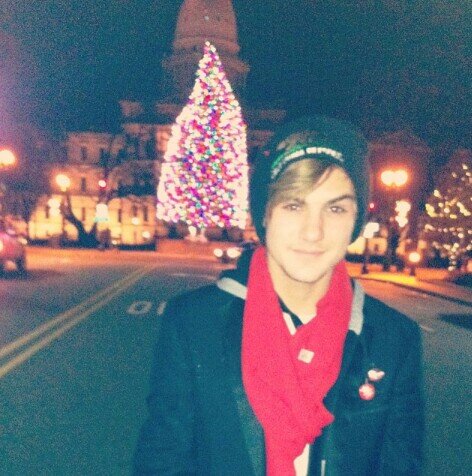 FakeColePendery's profile picture. I'm just a 17 year old singer. #IM5 [FL | RP] #Single