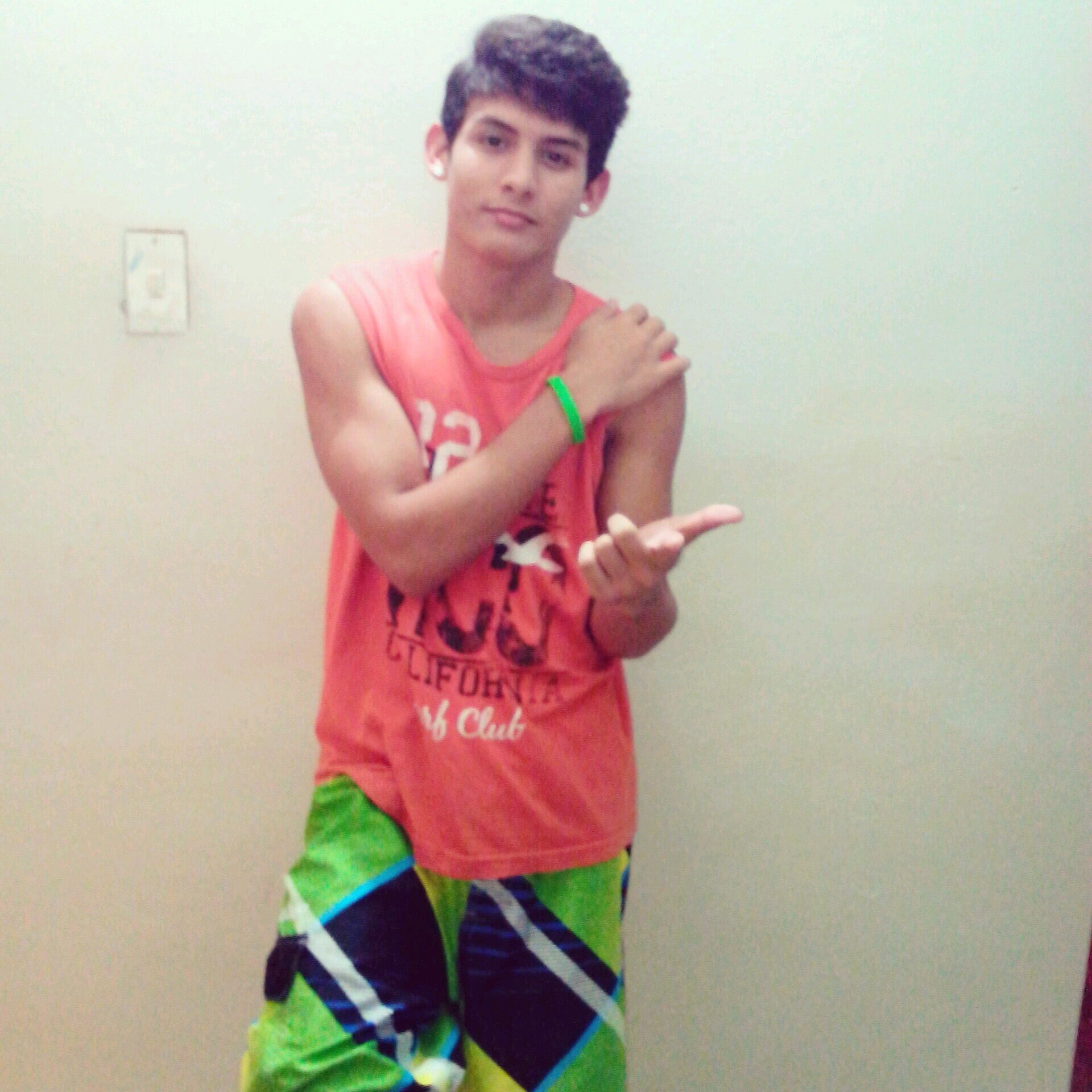 AleFerApoderado's profile picture. El tipico chico, que muere por una pequeña!!