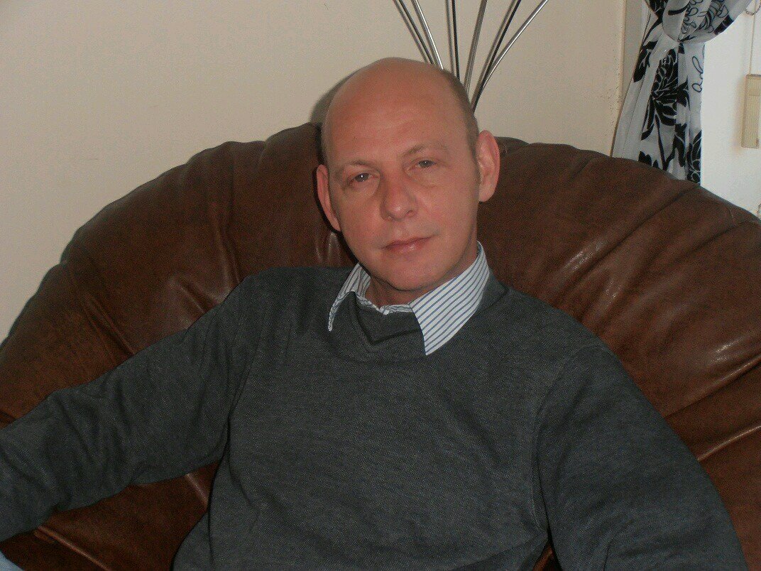 Just a very talented http://t.co/QrE3byZZrz dude, software engineer, father and Richard Dastardly fan.