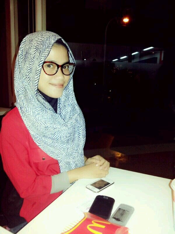 19 yo.owner of davicaa hijab 3