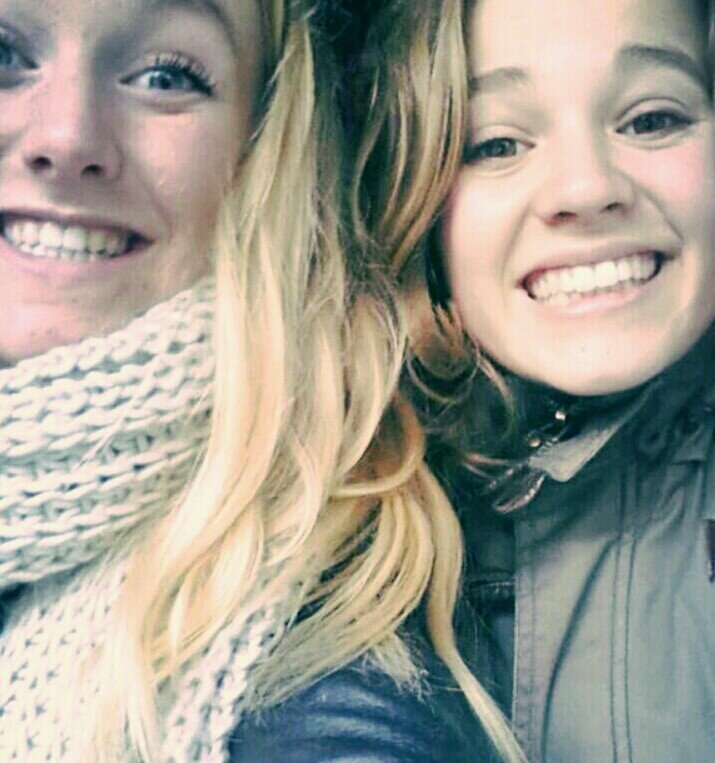 Bestfriends ♡                                         #emma&milou me 2kippenpootjes