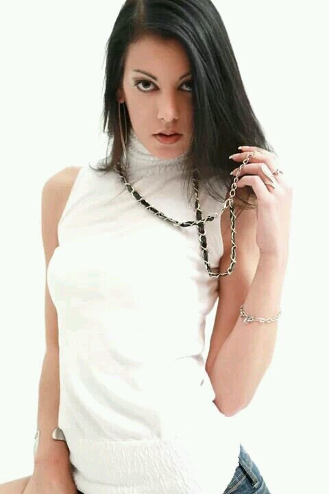 Modella Internazionale Vogue , Fotomodella , Attrice da 12 anni per professione.
Miss Top Model 2010; Miss Fotogenia 2012; Miss Moda 2012.