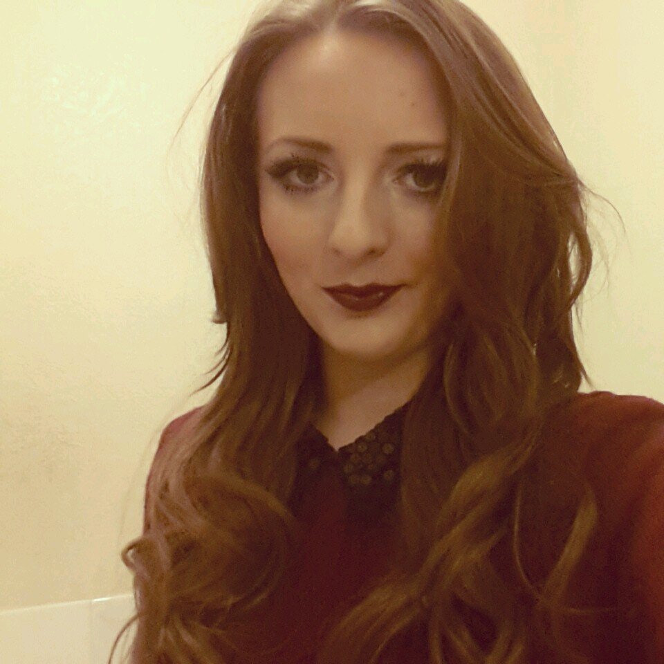 My blog is BACK ! All old posts are gone and new ones will be make up and nails ! Sell personalised sets of 24 nails ! Order Now: jemsgemsx@hotmail.com