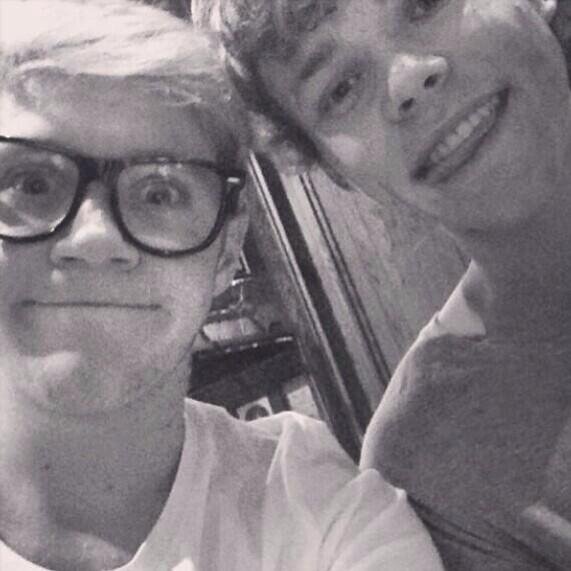 ily and please follow @detoxnouis :) stay strong ! :* xx