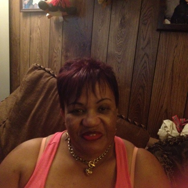 creomoma's profile picture. 