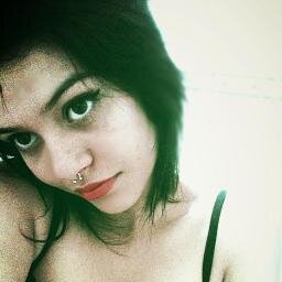 Estou cheia, de me sentir vazia.