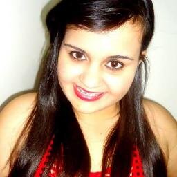 Sou uma pessoa de dentro pra fora.
Acredito em sonhos,não em utopia,acredito na força dos meus sonhos...
Sou essa menina teimosa,orgulhosa,amiga...