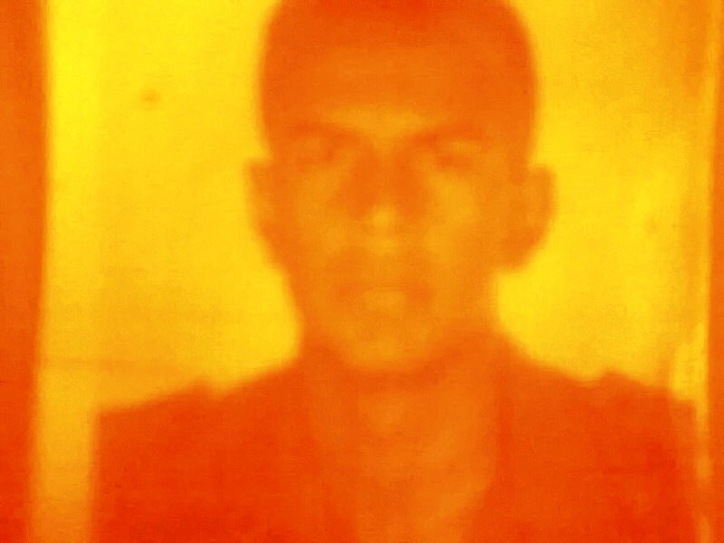 Sou um tanto tímido, apesar de já ter mentido por amar e por medo de perder, não suporto mentiras e mentirosos, principalmente mentirosas e falsas.