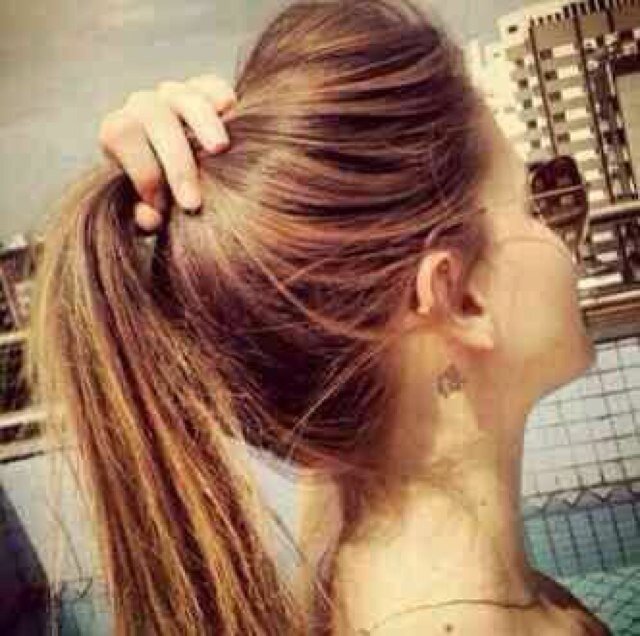 ‏​‏​لدي أم ♥ آقسم بآلحي آلذي لآ يموت : ليس لها في عيني مثيل وَ آدعو آلله آن لآ آحياا عمراً بدونها ♡♡