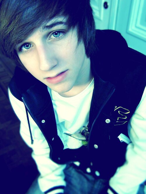 Hi im Nathan house im shy at first but if you get to know me. just warning you  im kinda wierd and random i may fuck shit up