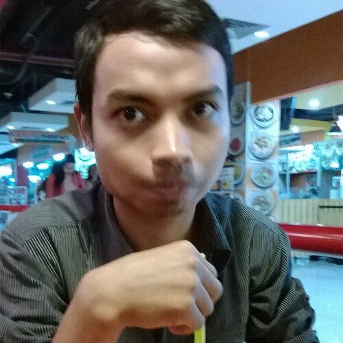 isthedot's profile picture. Terliat diam padahal menyenangkan