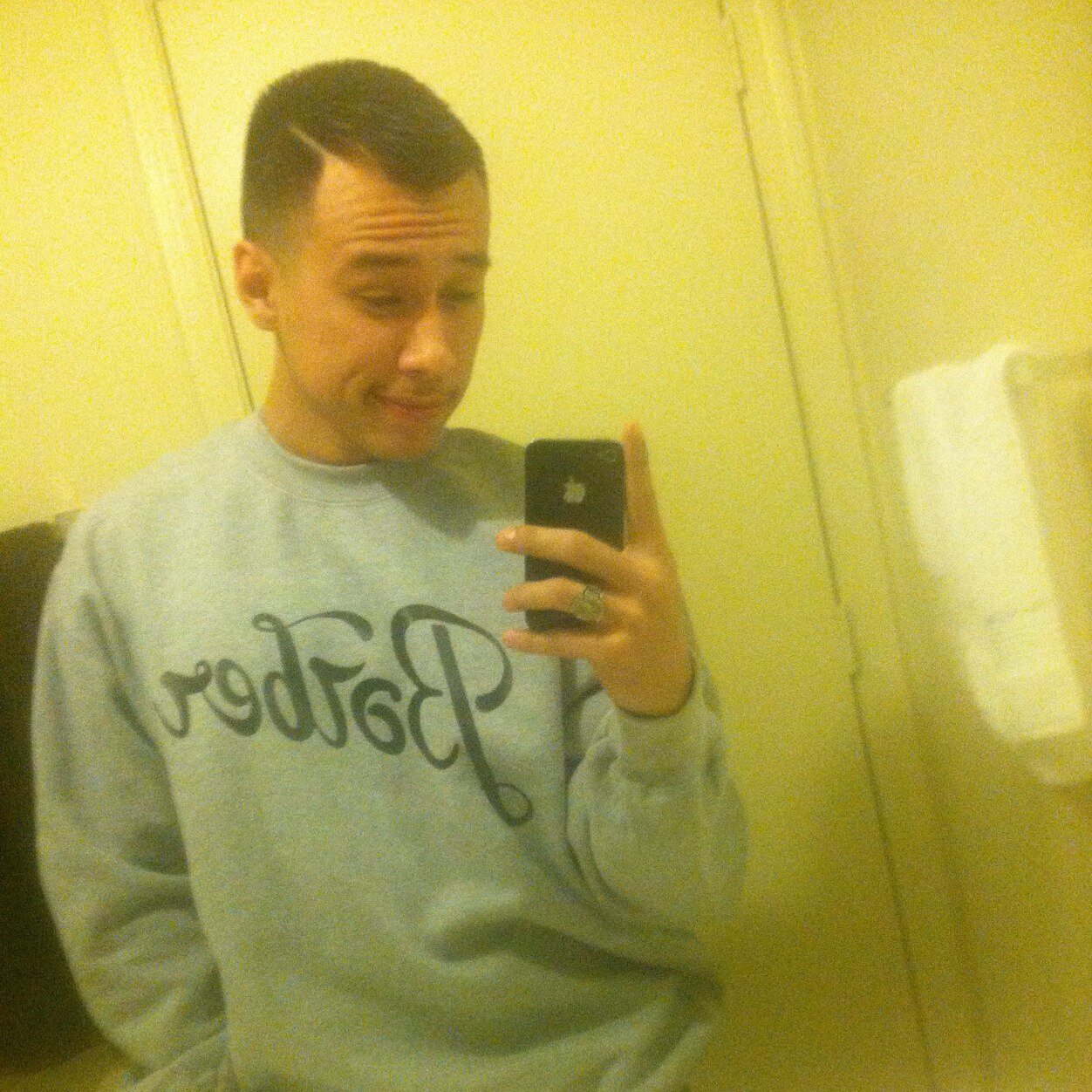 I'm that sophisticated barber that loves to dance and play basketball so be smart and follow me :p