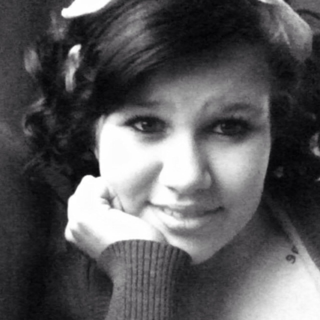 Hey im katelynn..  follow me and ill follow back ;)