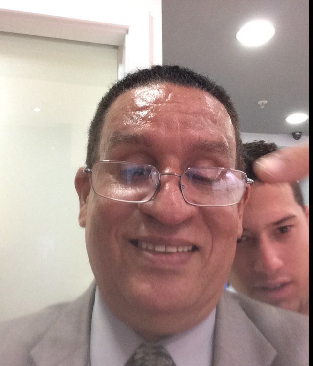 Músico, poeta, abogado y loco, sin prejuicios y sin perjudicar a los demás. Liberal y un poco libertino, sin resmilgos ni poses, estar siendo antes que ser.