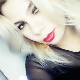 A cantora da banda DANADÕES DO FORRÓ e universitária, canceriana, romântica e amiga.uma pessoa normal, que crer em DEUS acima de tudo!♥