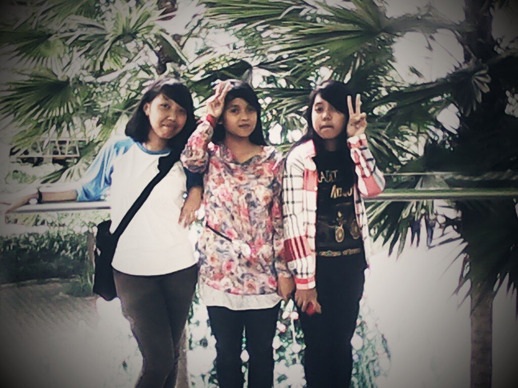 nia_tania2's profile picture. K-Popers | SMA Pasundan 1 Bandung | 06-01-1998 | X-4 | My Family @PUSMADA #RTRD | fb Choirunissa Tania | http://t.co/uYqxqtzjdx