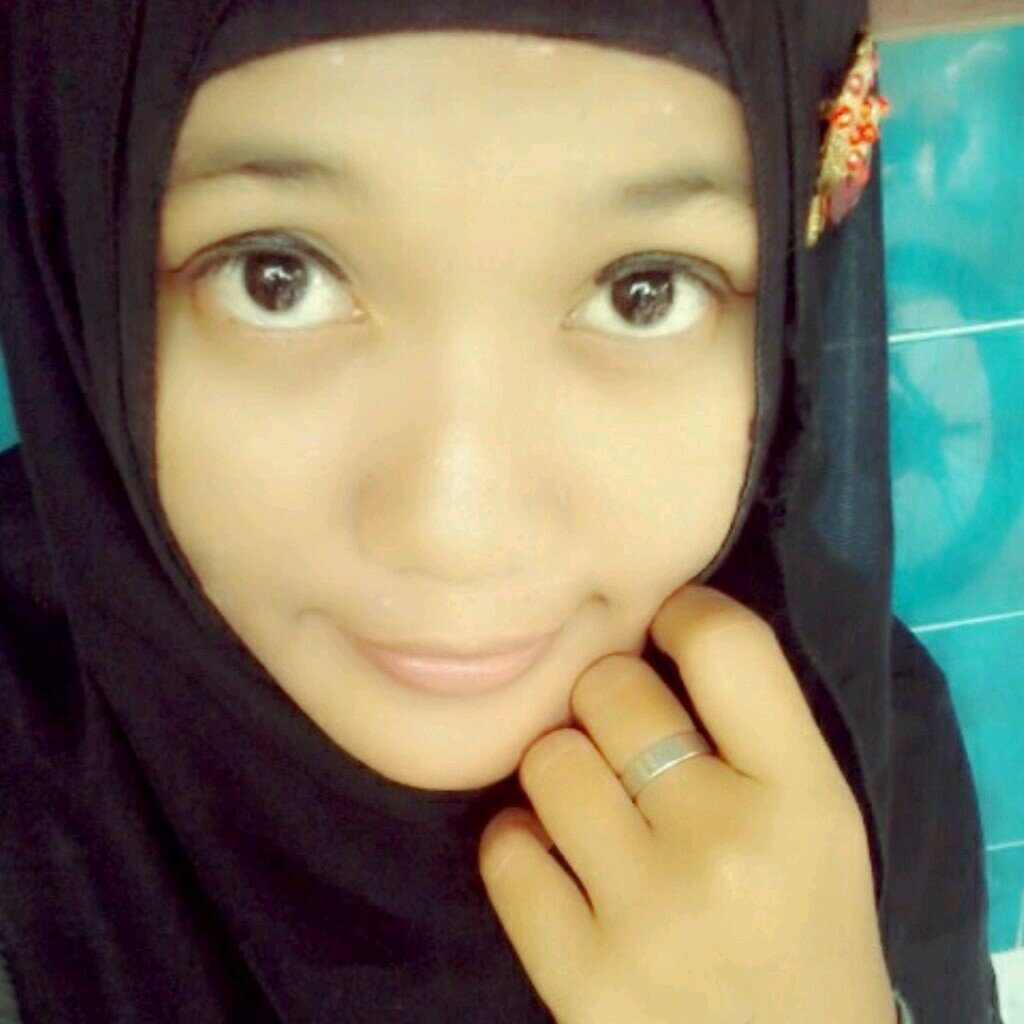 I love Allah Rasulullah and my family .. :)