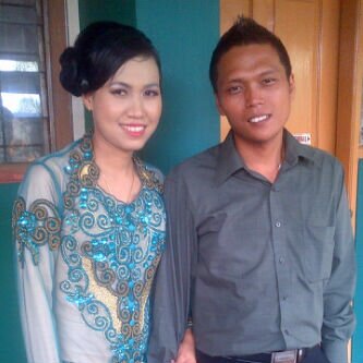 Mamanya Nadhila Shafa Ghassania Bona dn Nazhira Khansa Azzalia Bona,,☺