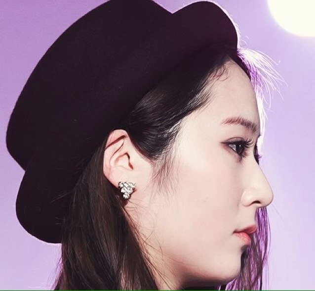 ยองแยงค่ะ^^ฉันคริสตัล สาวน้อยน่ารักจาก F(x) รู้จักฉันดีรึยังค่ะ ฉันน่ารัก อ่อนหวาน สดใส(?)อยากรู้จักกันมากขึ้นก็ฟอลฉันมาสิค่ะ #ยิ้มหวาน (14/08/12) #XLfam