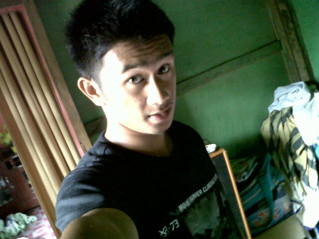 Nama : Aggu Lempengz
Email : agoez.bgs@ovi.com
Alamat : karang anyar prt.4.jln.tanjumg api-api
Agama : islam