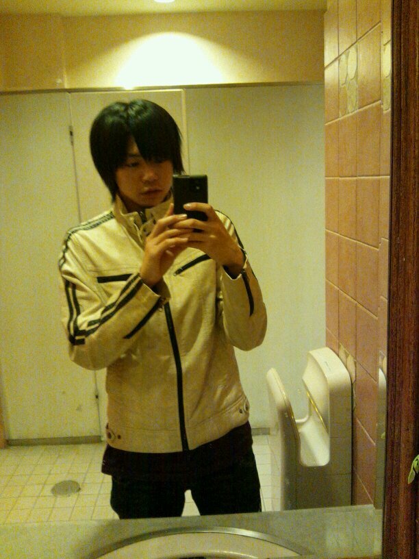 今年の4月から社会人!!＼(_)／車ほし～(^^)その前にまずスマホ替える(笑)誰でもフォローしてねq(^-^q)
