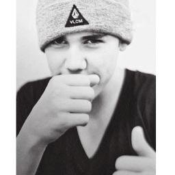 lol he's 19 with 5 number 1 albums wbu? // jdb,bomer,rk.