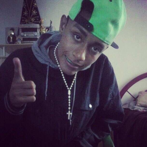 siga - me tte sigo de voolta,,sempre feliz com oo sorriso no rosto e curtindo a vida.
